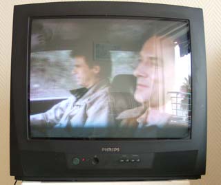 Image of TV showing "McGeyvor" speking French.