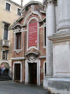 Image of a classical Venitian building with an announcement declaring the Portugese Pavillion.