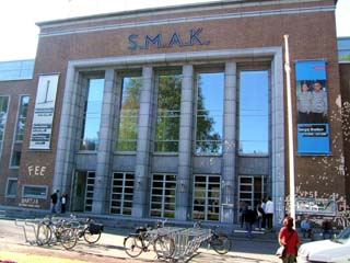 An image of the facade of the SMAK museum in Ghent.